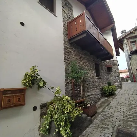 Grazioso Appartamento Di Montagna In Centro Valle Pontey